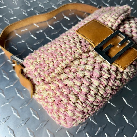 Fendi Vintage 2000 Leather Trimmed Raffia Baguette Bag in Pink - Picture 4 of 14